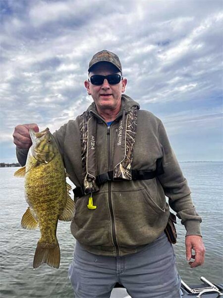 Man with fat smallmouth bass img5199